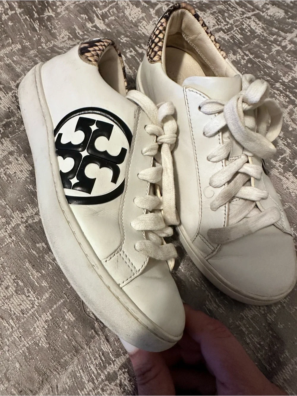 Tory Burch Leigh T-Logo Sneaker Size 5